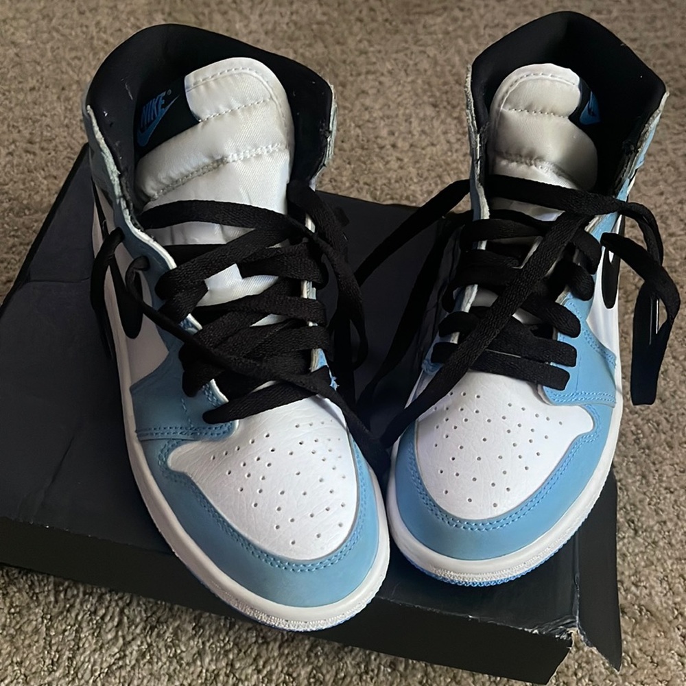 Jordan retro 1 High OG. Like new. Worn a few times but kept in good condition